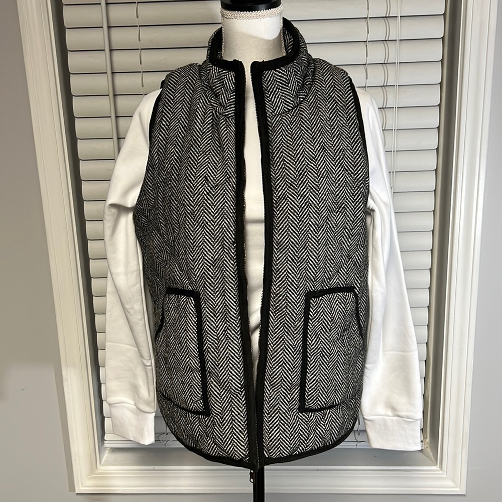 E2 Clothing Herringbone Black and White Puffer Best size large